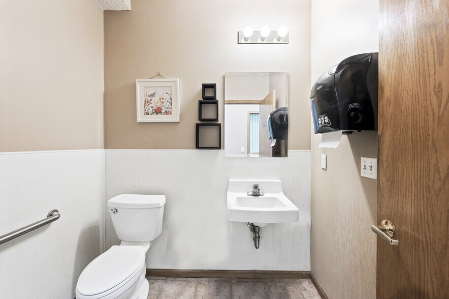 More Photos Of 8557 Wyoming Ave N, Brooklyn Park Light Distribution For Sale