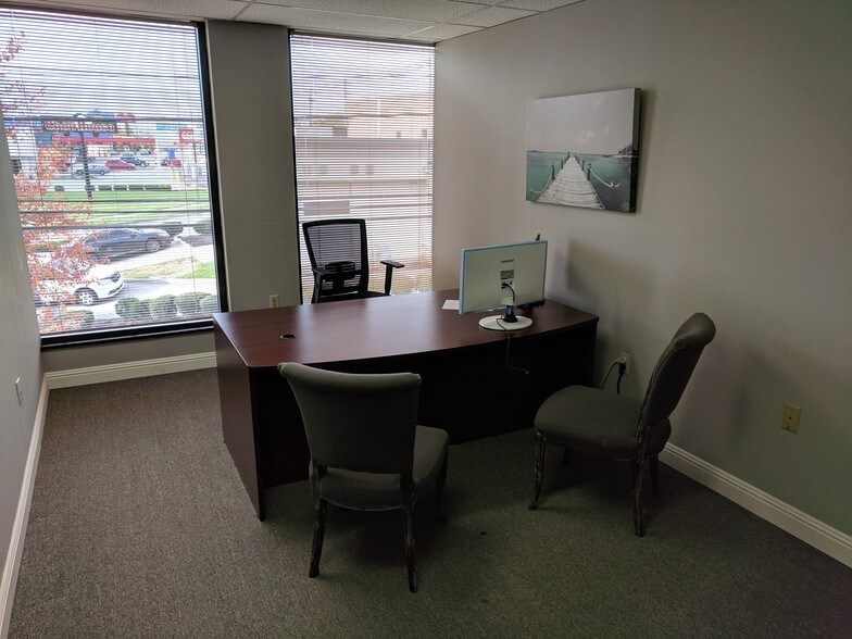 More Photos Of 2692 Richmond Rd, Lexington Office For Lease
