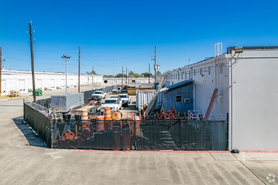 More Photos Of 15603 W Hardy Rd, Houston Unknown For Lease