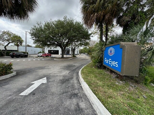 More Photos Of 5251 N University Dr, Lauderhill Freestanding For Lease