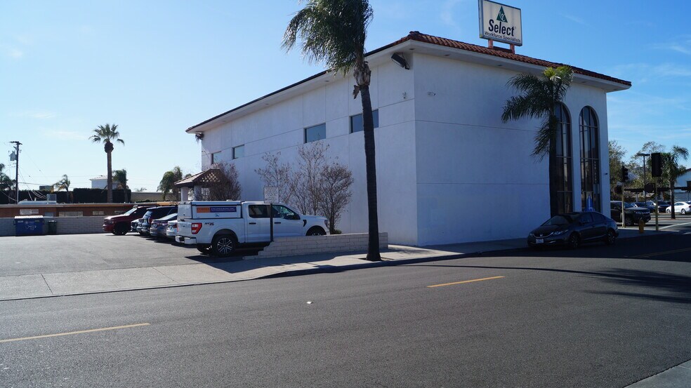 More Photos Of 400 San Fernando Mission Blvd, San Fernando Office For Lease