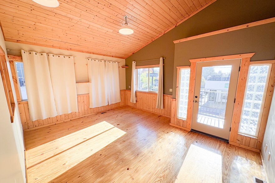 More Photos Of 338 NW 85th St, Seattle Office For Sale