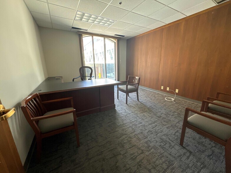 More Photos Of 320 3rd St SE, Cedar Rapids Office For Lease