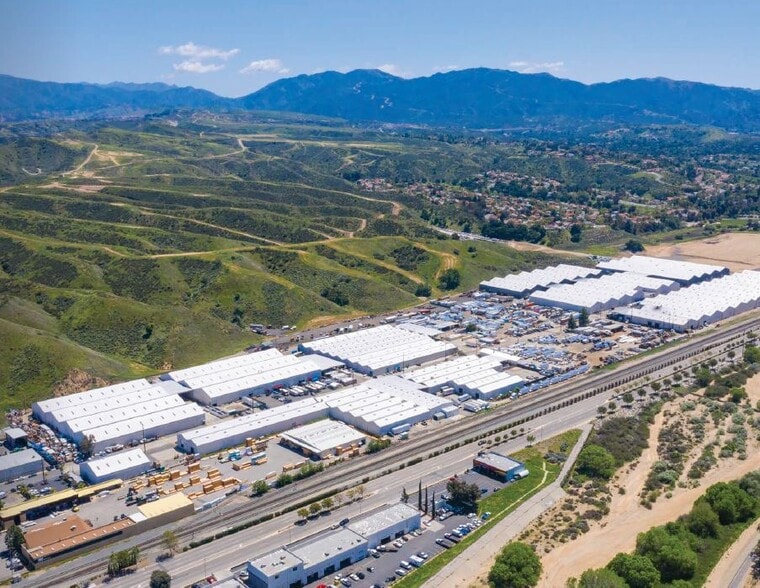 More Photos Of 25545-25710 Springbrook Ave, Santa Clarita Unknown For Lease