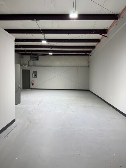 More Photos Of 105 Enterprise Dr, Cumming Unknown For Lease