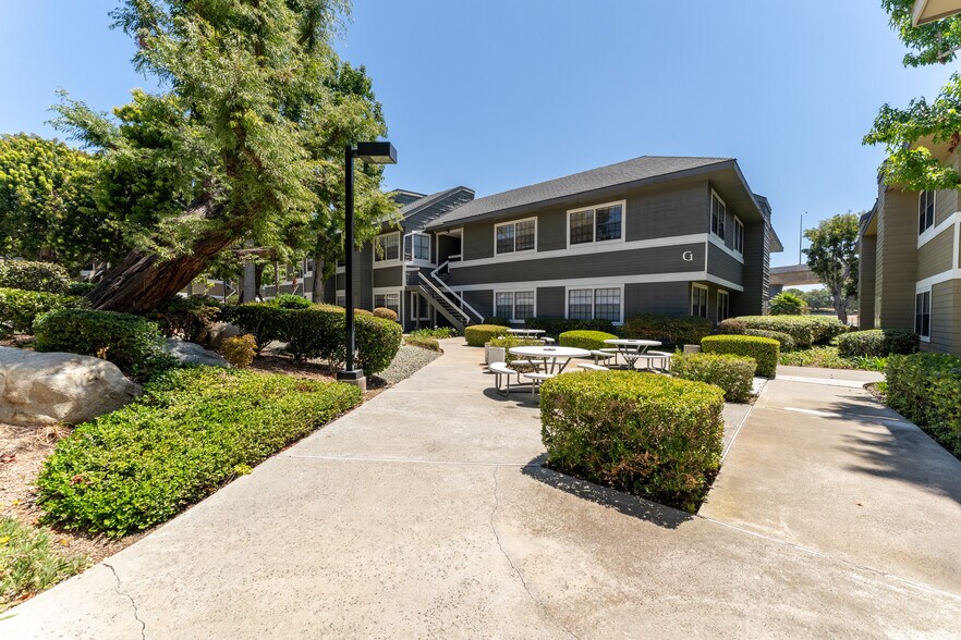 More Photos Of 2900 Bristol St, Costa Mesa Office For Sale