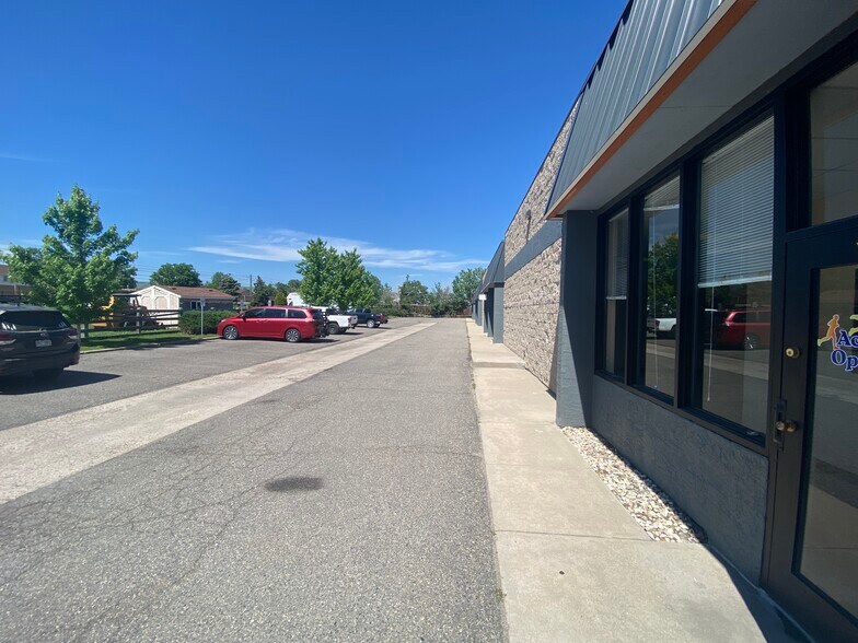 More Photos Of 1315 Nelson St, Lakewood Warehouse For Lease