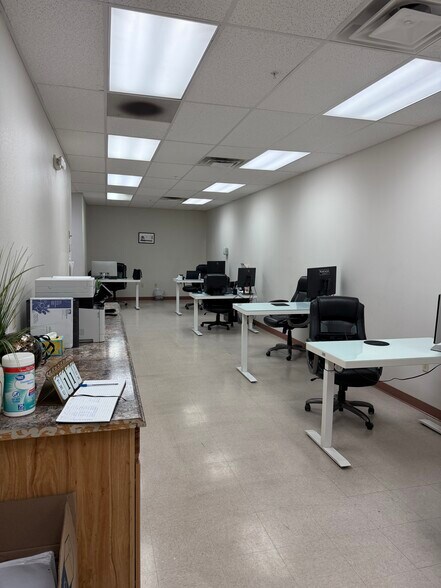More Photos Of 445 Pan American Dr, El Paso Warehouse For Lease