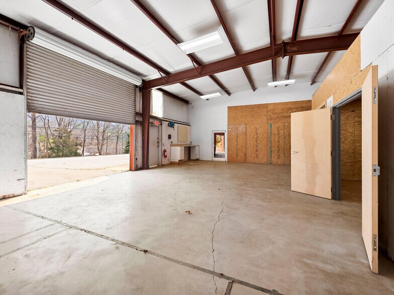 More Photos Of 82 Old Mars Hill Hwy, Weaverville Flex For Lease