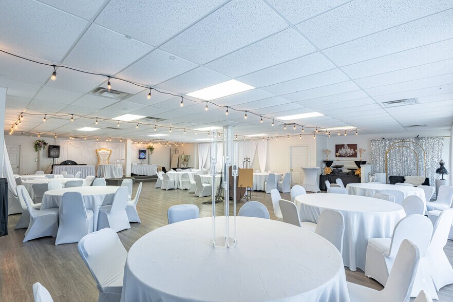 More Photos Of 8620 Winton Rd, Cincinnati Medical For Sale