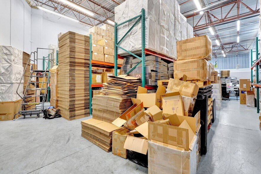 More Photos Of 1200 S Rogers Cir, Boca Raton Warehouse For Lease