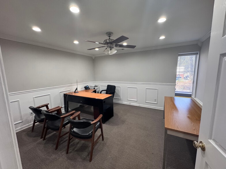 More Photos Of 7843 Conners Rd, Winston Showroom For Sale