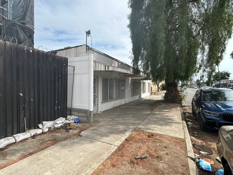More Photos Of 8122 Avalon Blvd, Los Angeles Storefront Retail Residential For Lease