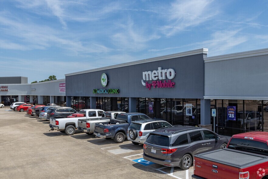 More Photos Of 10703-10765 Gulf Fwy, Houston Unknown For Lease