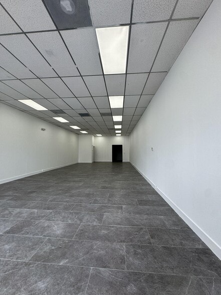 More Photos Of 1001-1099 NE 45th St, Fort Lauderdale Storefront For Lease