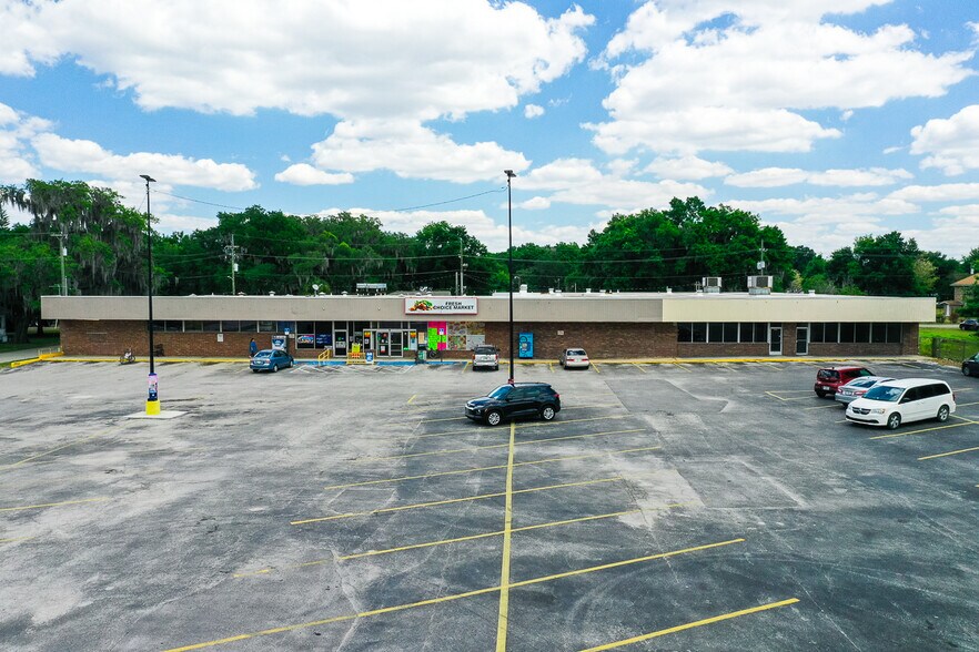 More Photos Of 201 S Charleston Ave, Fort Meade General Retail For Lease