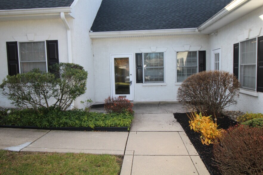 More Photos Of 1 Nami Ln, Hamilton Medical For Sale