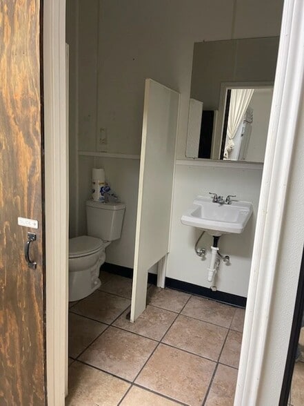 More Photos Of 601 5th St, Kemah Office For Lease