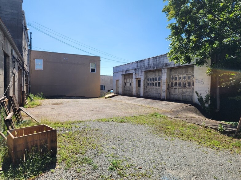 More Photos Of 414 Brookstown Ave, Winston-Salem Warehouse For Sale
