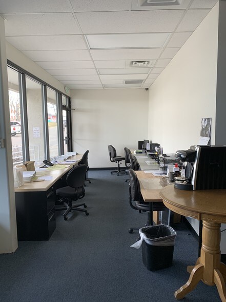 More Photos Of 250 E Dry Creek Rd, Littleton Unknown For Lease