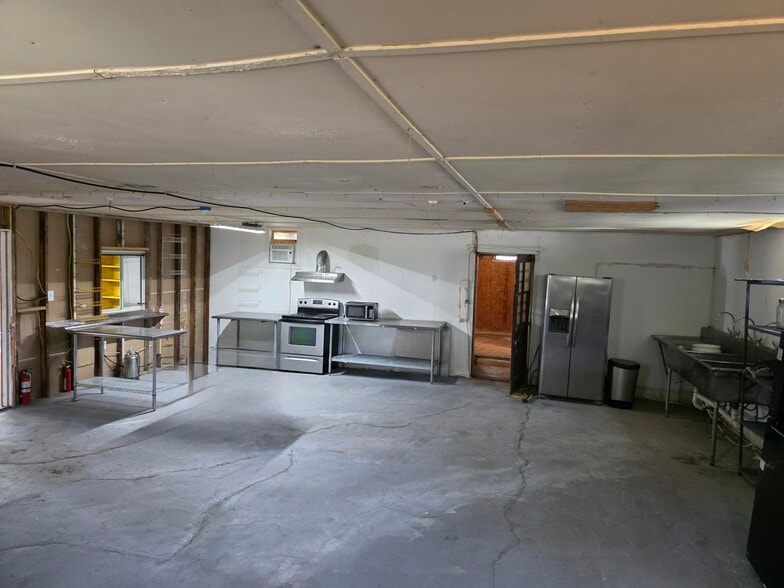 More Photos Of 110 County Road 421, Thorndale Freestanding For Sale