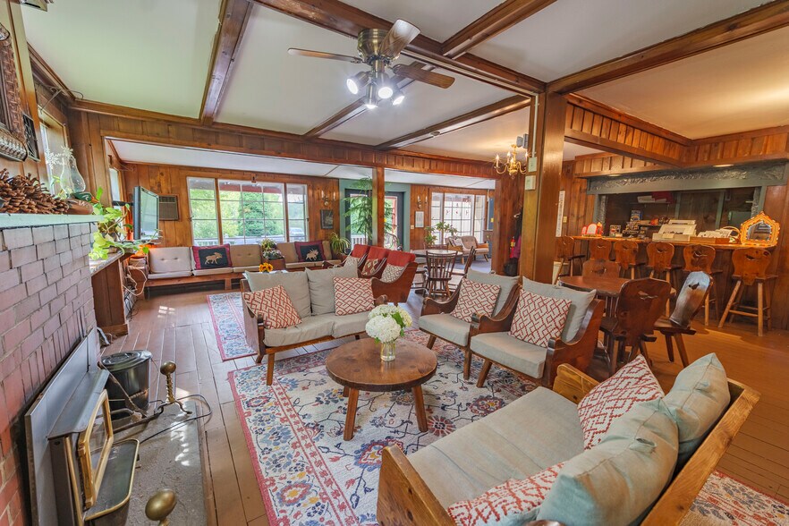 More Photos Of 6 Abroad Rd, West Dover Hotel For Sale