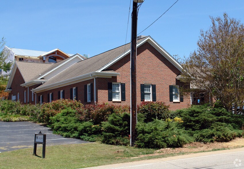 More Photos Of 245 E Broad St, Greenville Office For Lease