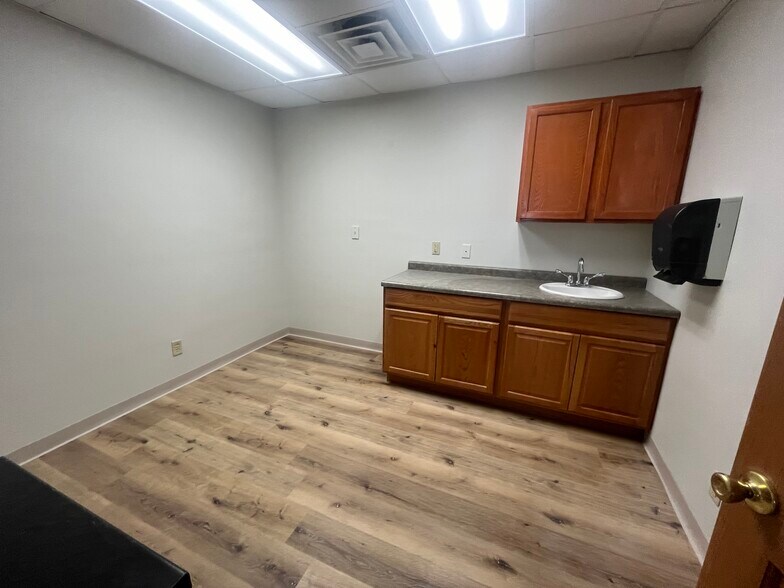 More Photos Of 7810 W Good Hope Rd, Milwaukee Office For Sale
