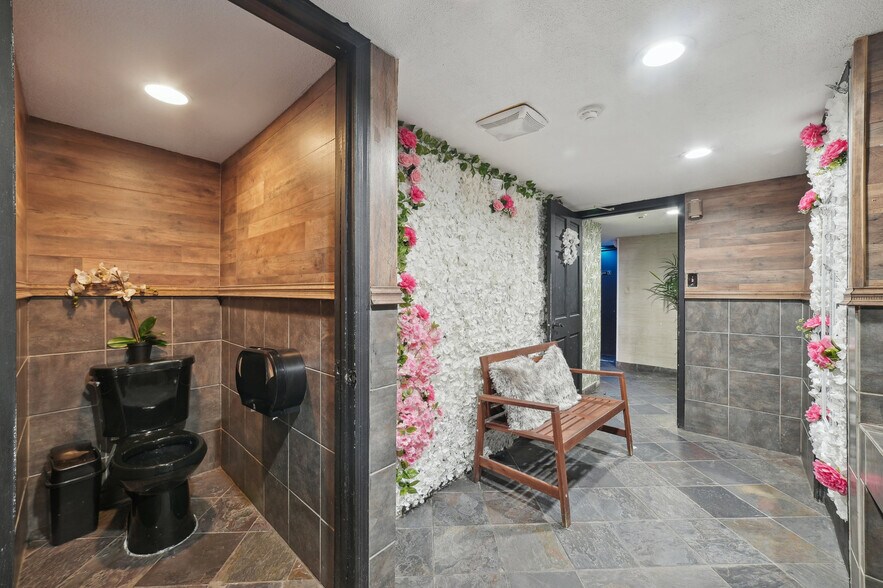 More Photos Of 487-489 21st Ave, Paterson Bar For Sale