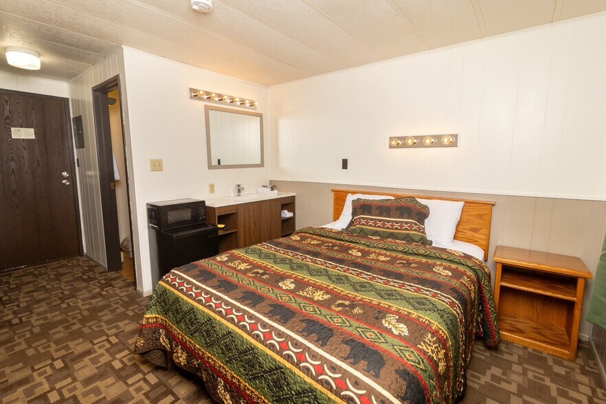 More Photos Of 38600 Highway 12 W, Lolo Hotel For Sale