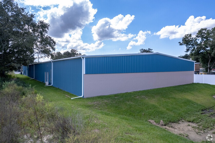 More Photos Of 7304 Causeway, Tampa Light Distribution For Lease