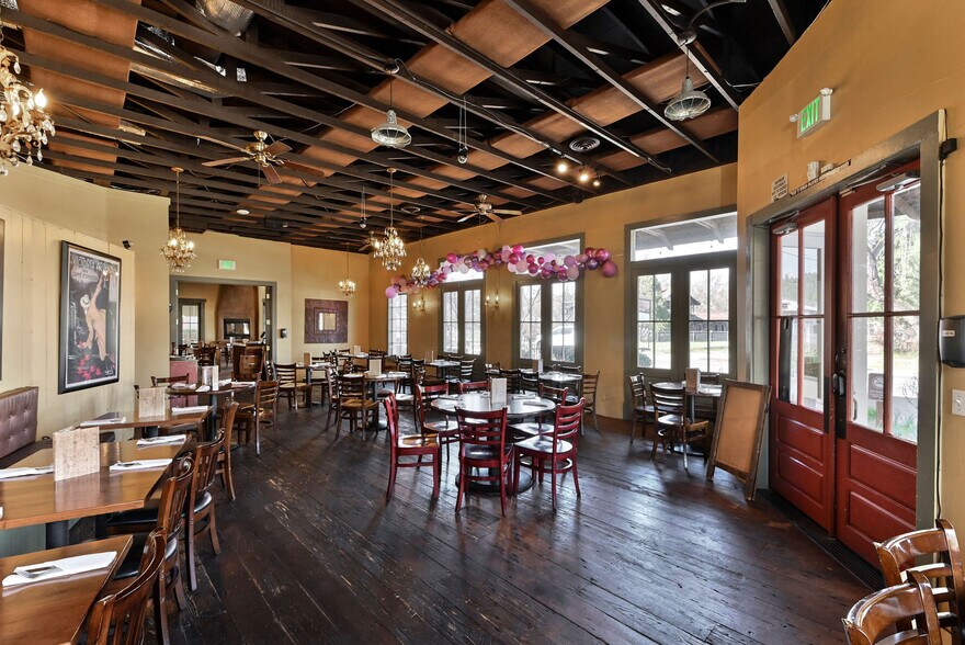 More Photos Of 191 Main St, Murphys General Retail For Sale