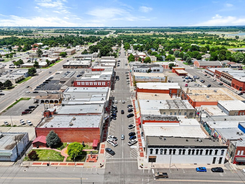 More Photos Of 121 S Bickford Ave, El Reno Storefront For Lease