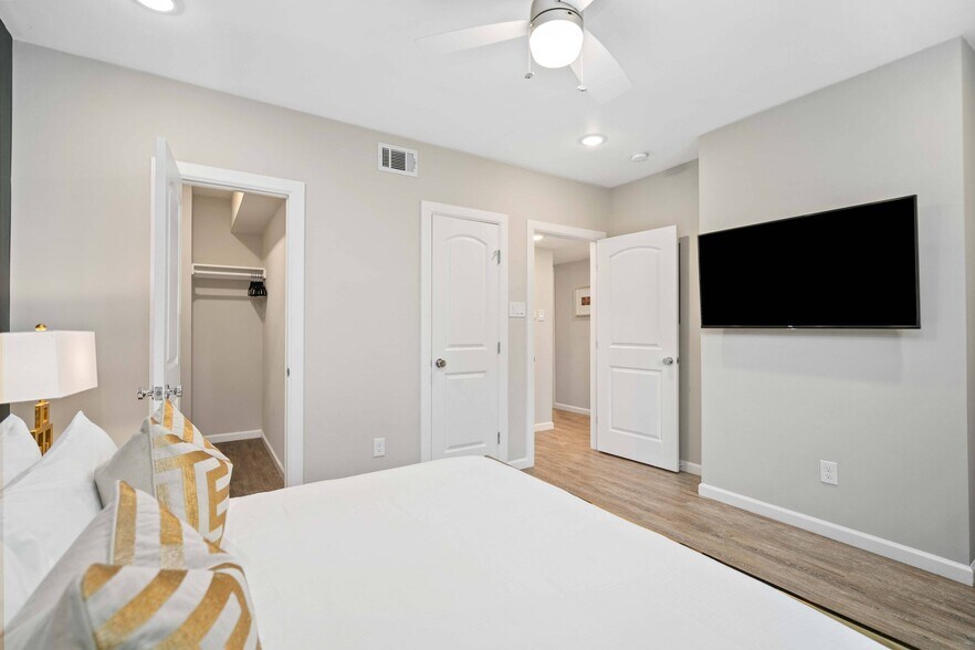 More Photos Of 2806 Rosewood St, Houston Multifamily For Sale