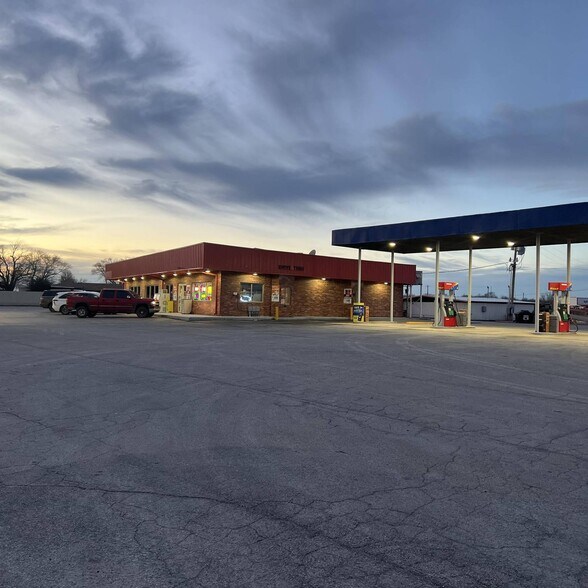More Photos Of Cherokee St, Lindsay Convenience Store For Lease