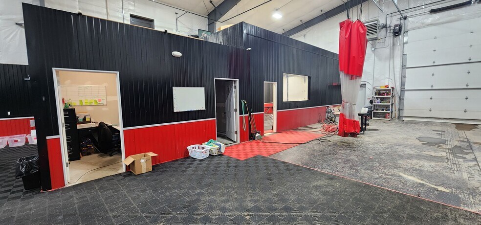 More Photos Of 2020 N Last Chance Gulch, Helena Light Distribution For Sale