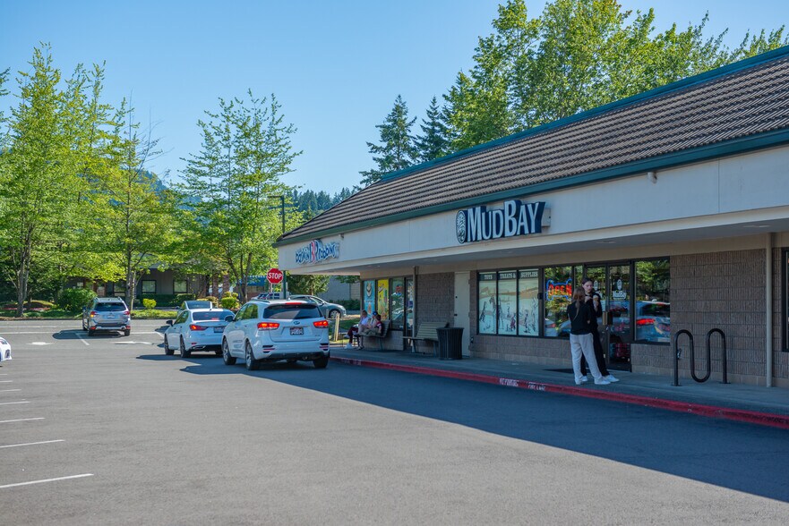 More Photos Of 1420 NW Gilman Blvd, Issaquah General Retail For Lease
