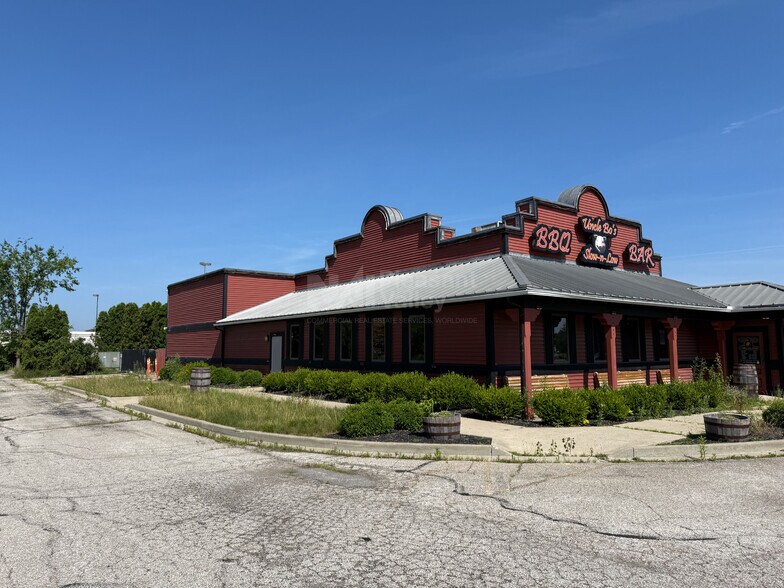 Primary Photo Of 2000 Midway Mall, Elyria Restaurant For Lease