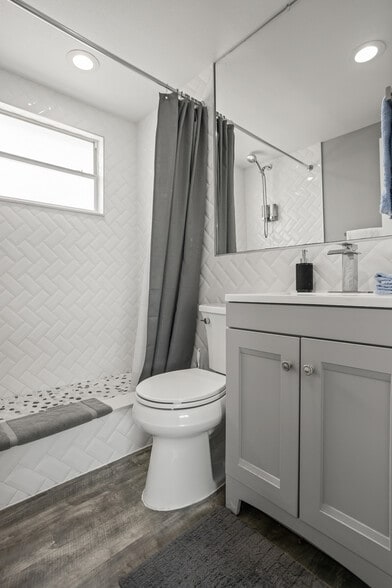 More Photos Of 8820 Rocky Creek Dr, Tampa Apartments For Sale