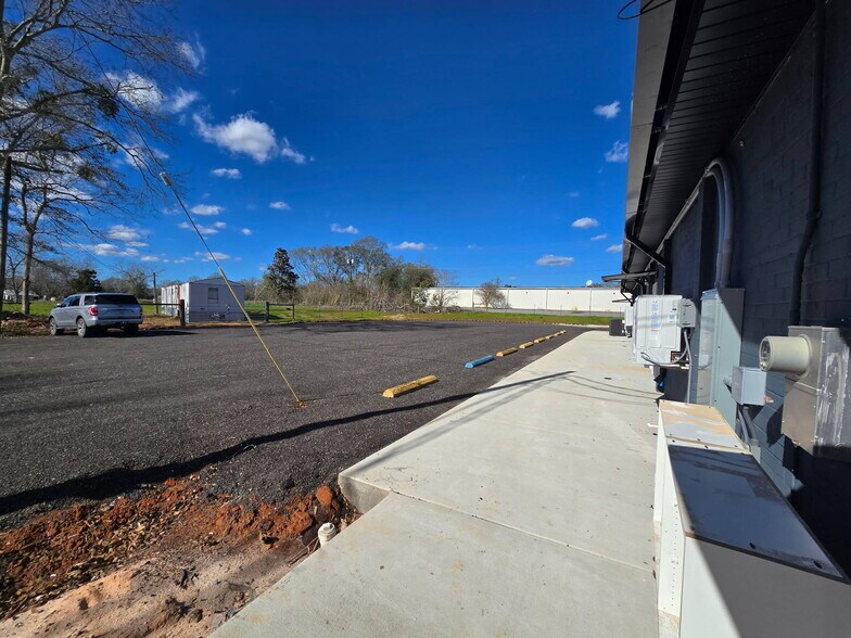 More Photos Of 6505-6509 Highway 29, Molino Freestanding For Lease