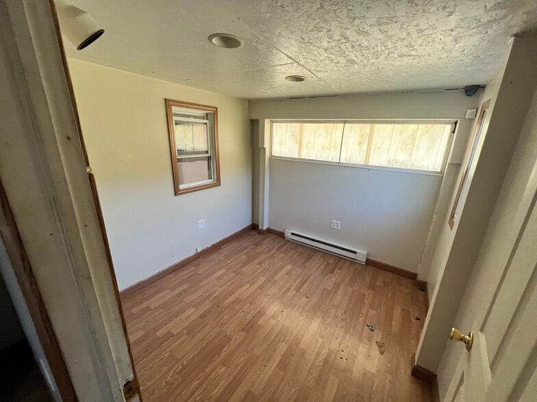 More Photos Of 45 E Bacon St, Pottsville Light Distribution For Lease