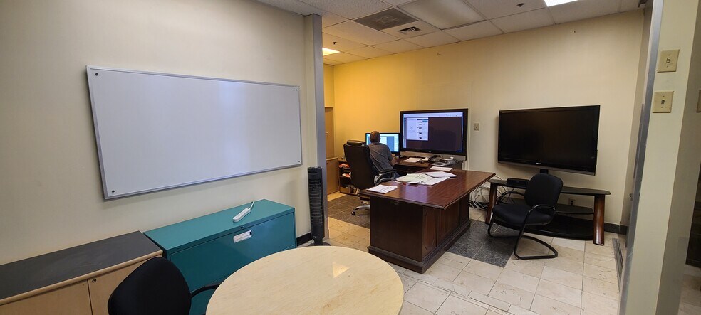 More Photos Of 2120 Vanco Dr, Irving Distribution For Lease