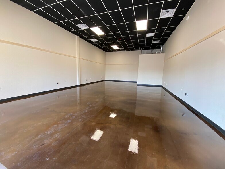 More Photos Of 8921 NW Expressway St, Oklahoma City Warehouse For Lease