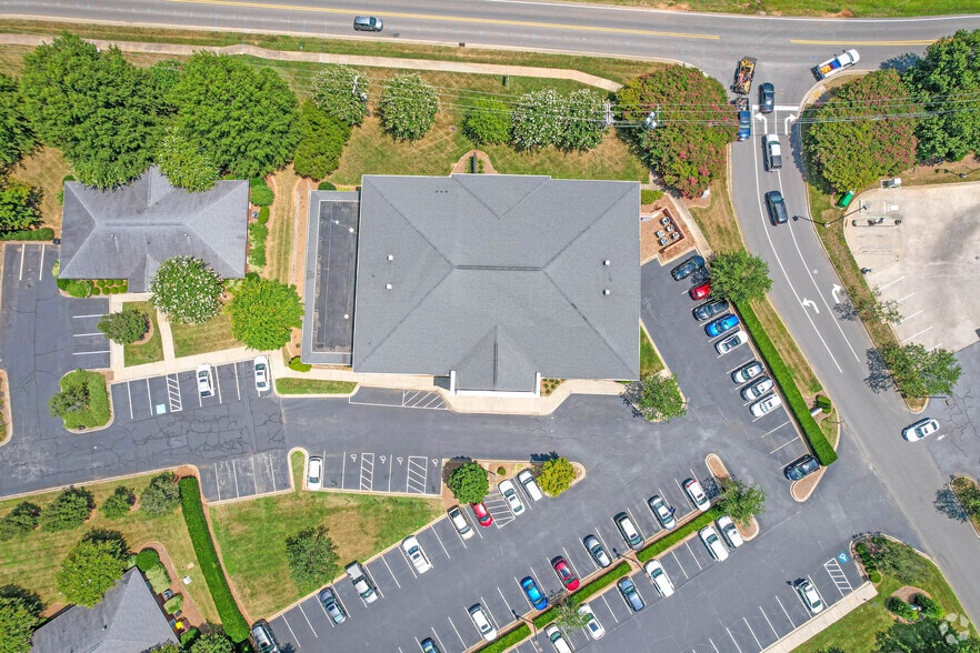 More Photos Of 2435 Plantation Center Dr, Matthews Medical For Lease