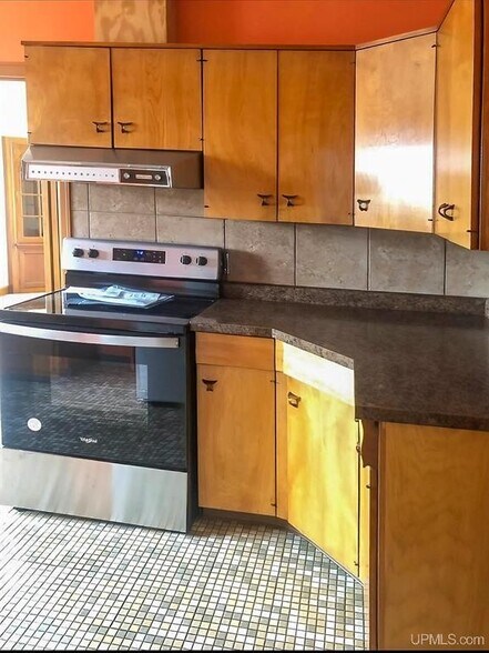 More Photos Of 200-206 E Division St, Ishpeming Storefront Retail Residential For Sale