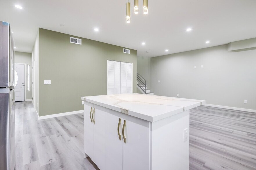 More Photos Of 1113 N Bewley St, Santa Ana Apartments For Sale