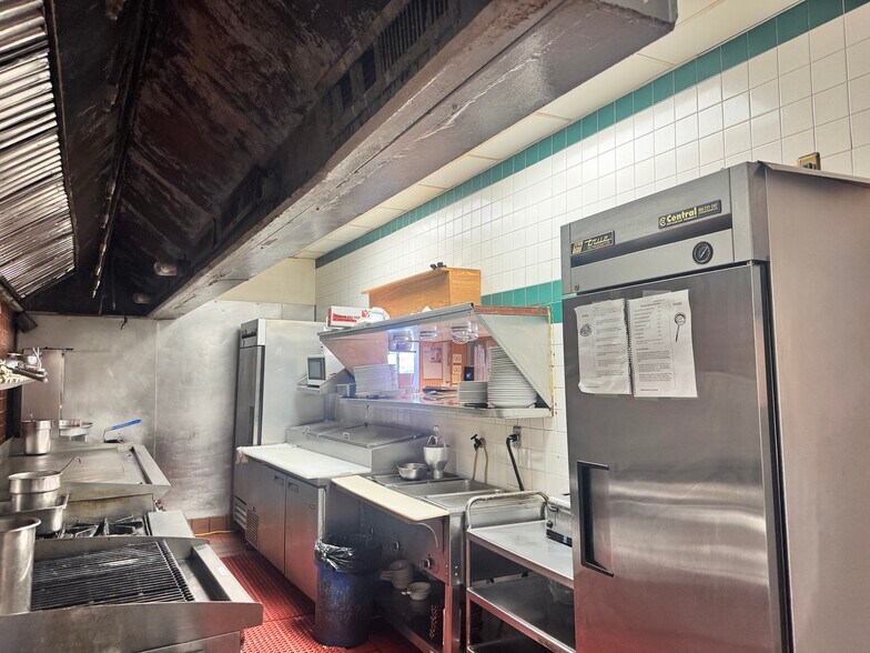 More Photos Of 3707 30th Ave, Kenosha Restaurant For Sale