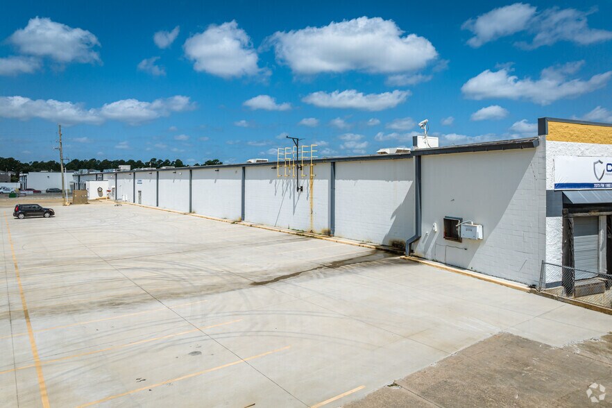 More Photos Of 7075 FM 1960 Rd W, Houston Warehouse For Lease