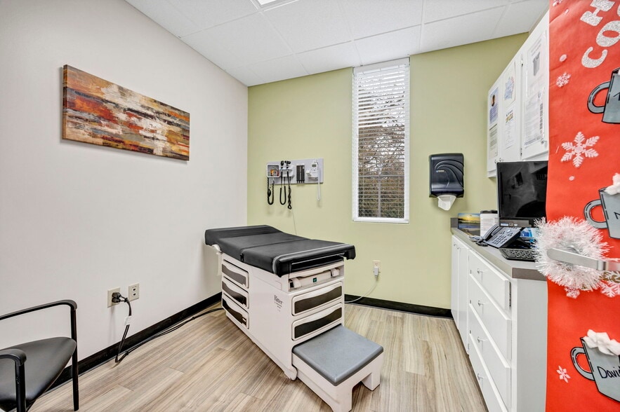 More Photos Of 4100 N Main St, Columbia Medical For Sale