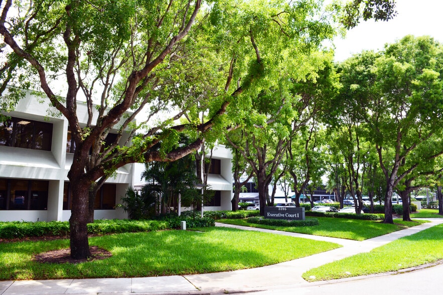 More Photos Of 2295 NW Corporate Blvd, Boca Raton Office Residential For Lease